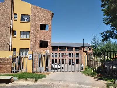 2 Bedroom Apartment To Rent in Roodepoort - img