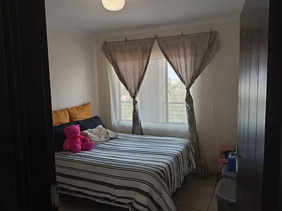 1 Bedroom Apartment To Rent in Roodepoort - img