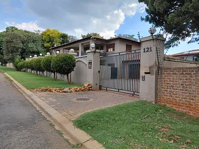 5 Bedroom House To Rent in Randburg - img