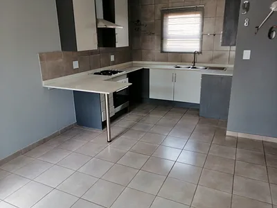 3 Bedroom Townhouse For Sale in Roodepoort - F25J.webp