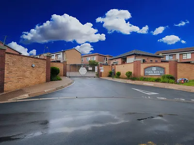 2 Bedroom Townhouse For Sale in Roodepoort - msMA.webp