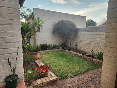 2 Bedroom Townhouse To Rent in Randburg - 9T7H.webp