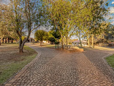 4 Bedroom House To Rent in Roodepoort - img