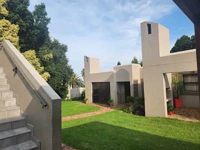 2 Bedroom Townhouse To Rent in Randburg - uFJe.webp
