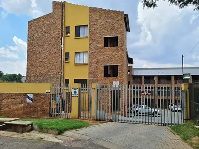 1 Bedroom Apartment To Rent in Roodepoort - img