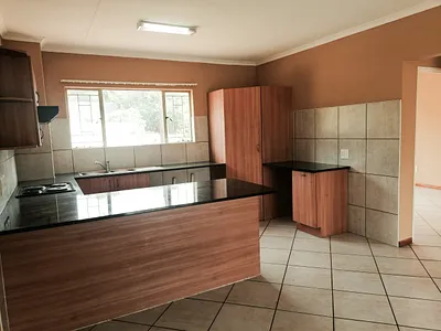 2 Bedroom Apartment To Rent in Roodepoort - img
