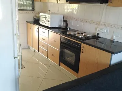 2 Bedroom Townhouse To Rent in Queensburgh - img