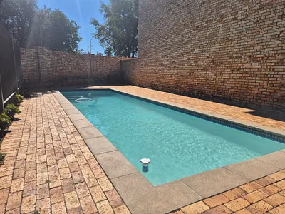 2 Bedroom Apartment To Rent in Roodepoort - zTrA.webp
