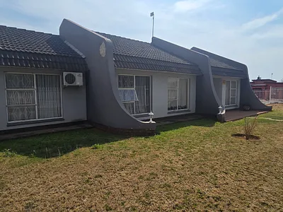3 Bedroom House For Sale in Kimberley - IFPX.webp