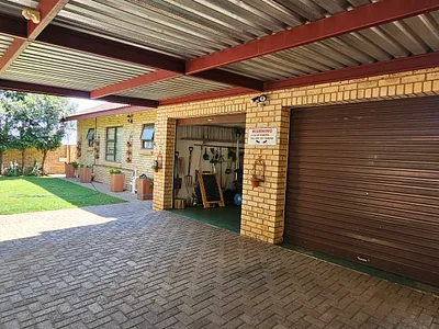 3 Bedroom House For Sale in Kimberley - o7Mw.webp