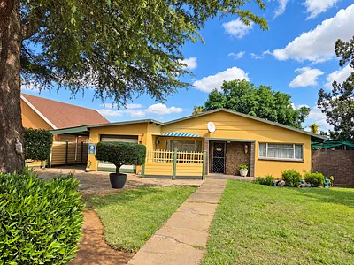 3 Bedroom House For Sale in Klerksdorp - img