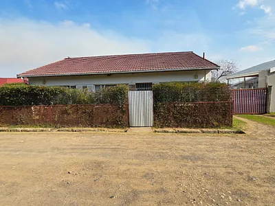 4 Bedroom House For Sale in Elliot - img