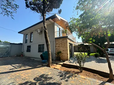 6 Bedroom House For Sale in Klerksdorp - xaS0.webp