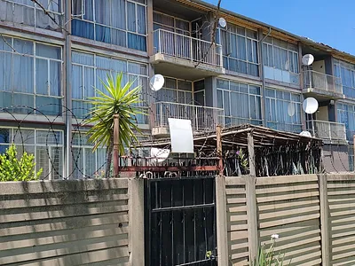 2 Bedroom Apartment For Sale in Vanderbijlpark - CCzC.webp