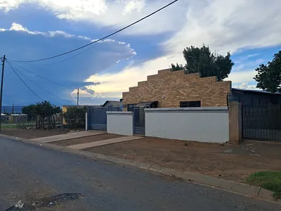 4 Bedroom House For Sale in Queenstown - 5UoT.webp