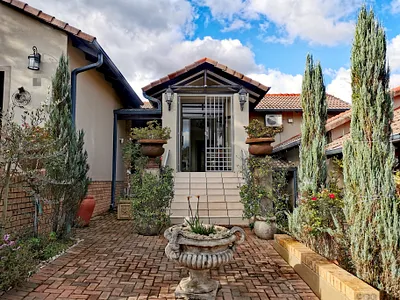 3 Bedroom House For Sale in Sonheuwel, Nelspruit - XyIF.webp