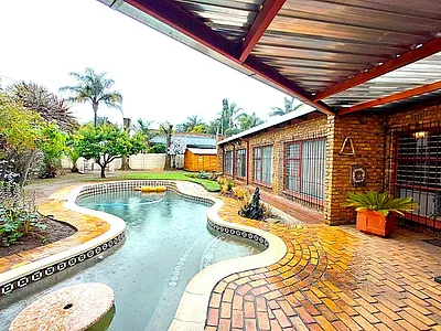 5 Bedroom House For Sale in Boksburg - EXST.webp