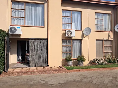3 Bedroom Townhouse For Sale in Welkom - VcHo.webp