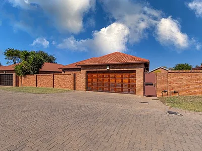 3 Bedroom Townhouse For Sale in Pretoria - KS2I.webp