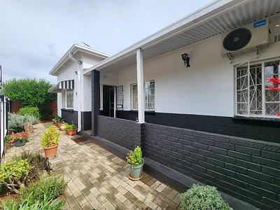 3 Bedroom House For Sale in Kimberley - 8pCX.webp