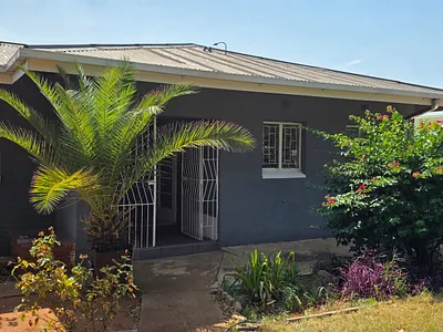 3 Bedroom House For Sale in Kimberley - VmvL.webp