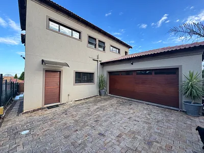4 Bedroom House For Sale in Klerksdorp - 5pcX.webp