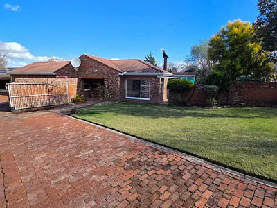 4 Bedroom House For Sale in Queenstown - img