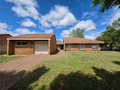 3 Bedroom House For Sale in Virginia - img
