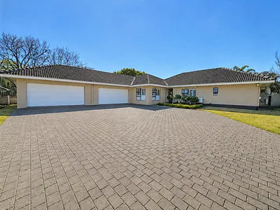 5 Bedroom House For Sale in Klerksdorp - 33ek.webp