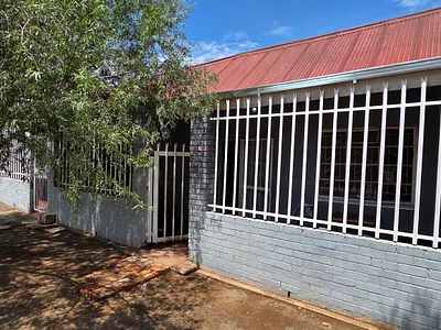4 Bedroom House For Sale in Kimberley - oLAN.webp