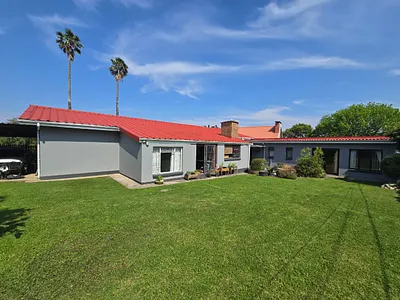 4 Bedroom House For Sale in George - pf67.webp