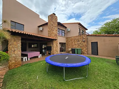 4 Bedroom House For Sale in Hartbeespoort - zW1e.webp