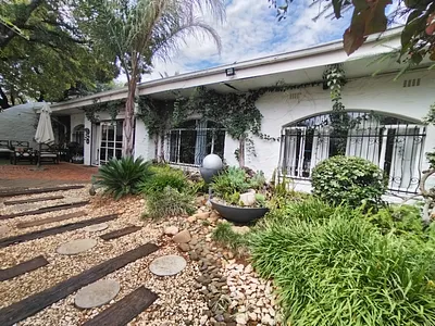 6 Bedroom House For Sale in Jan Kempdorp - m310.webp