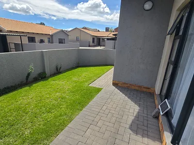 3 Bedroom Townhouse For Sale in Bloemfontein - ti4N.webp