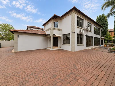 5 Bedroom House For Sale in Roodepoort - eL2J.webp