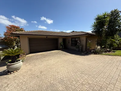 4 Bedroom Townhouse For Sale in Hartenbos - img