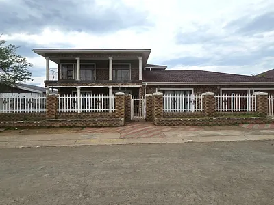 5 Bedroom House For Sale in Queenstown - 3W3n.webp