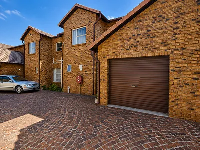 2 Bedroom Apartment For Sale in Boksburg - XIv1.webp