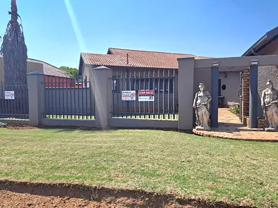 6 Bedroom House For Sale in Brakpan - 2Vhj.webp