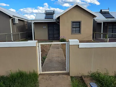 3 Bedroom House For Sale in Queenstown - 6BZV.webp