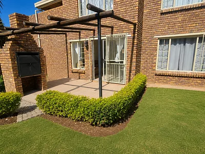 2 Bedroom Townhouse For Sale in Pretoria - img