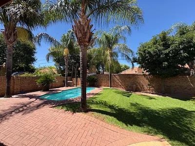 4 Bedroom House For Sale in Kimberley - HKzu.webp