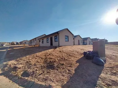 3 Bedroom House For Sale in Roodepoort - NdFE.webp