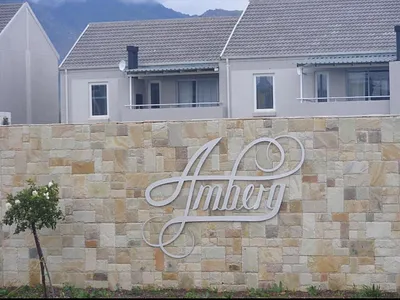 2 Bedroom Apartment For Sale in Paarl - img