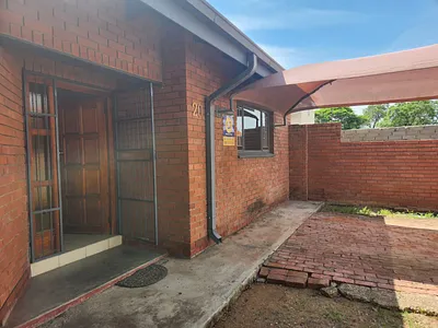 2 Bedroom Apartment For Sale in Polokwane - img