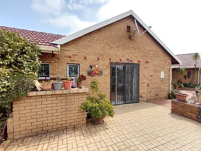4 Bedroom House For Sale in Klippoortjie, Germiston - img
