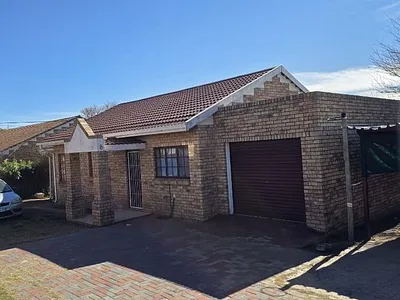 3 Bedroom House For Sale in Queenstown - 66i6.webp