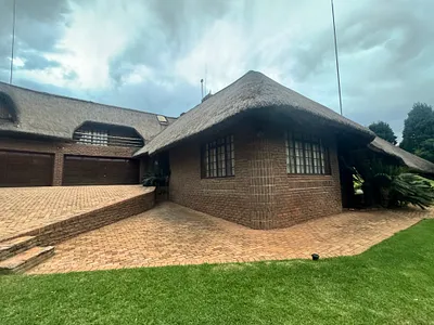 6 Bedroom House For Sale in Klerksdorp - KSrY.webp