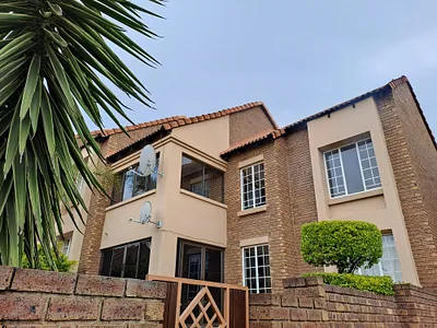 2 Bedroom Apartment For Sale in Pretoria - ZmOY.webp