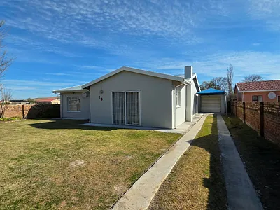 3 Bedroom House For Sale in Elliot - img